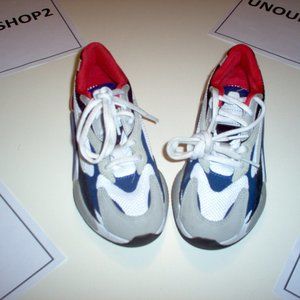 PRE-OWNED ,KIDS PUMA SIZE 2, GIRLS/ NO ORIG BOX